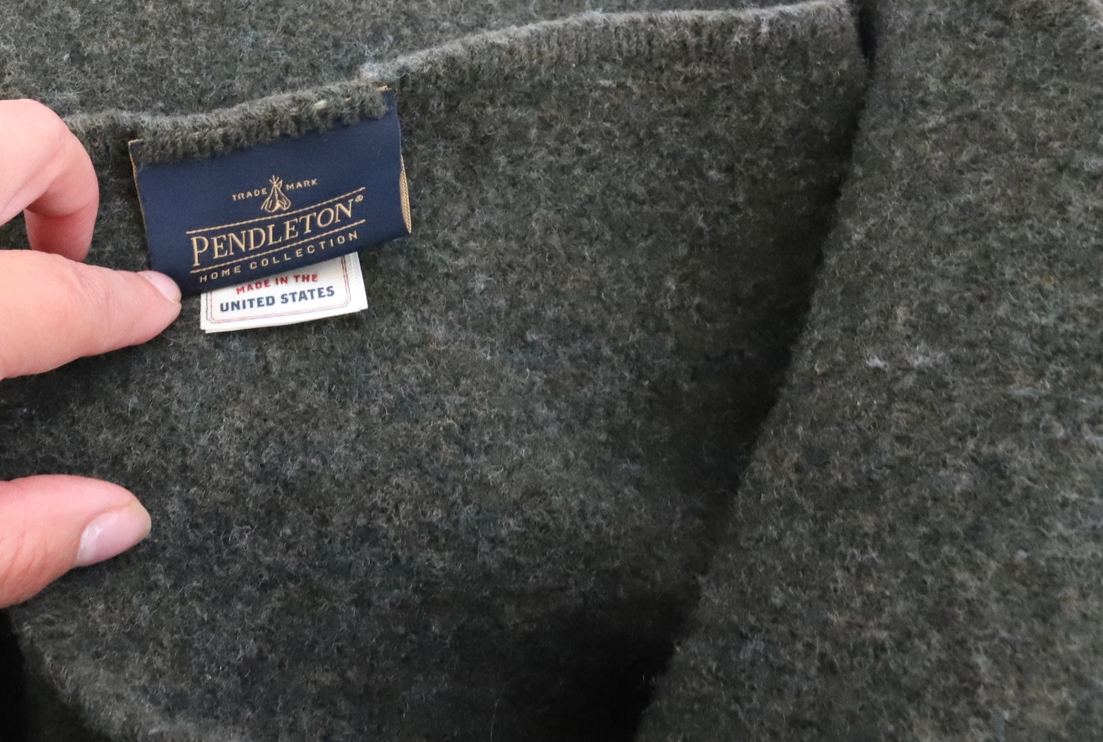 (2) PENDLETON HOME COLLECTION WOOL BLANKETS - 5