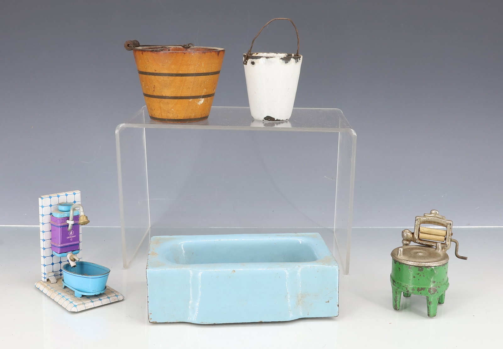 LOT OF MINIATURE TOY BUCKETS, WASHER, TUB AND MORE (1 of 4)