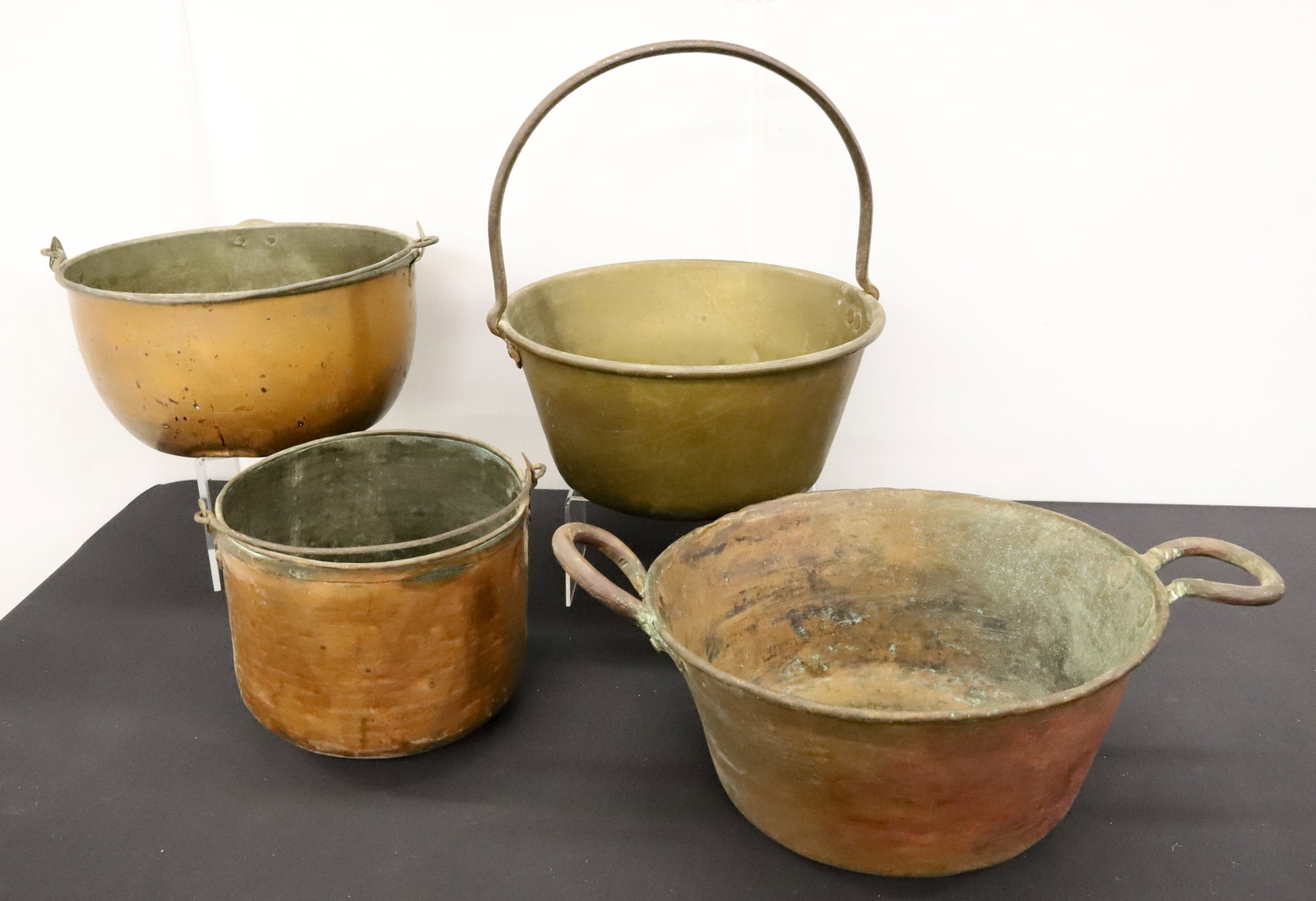 LOT OF BRASS AND COPPER POTS (1 of 13)