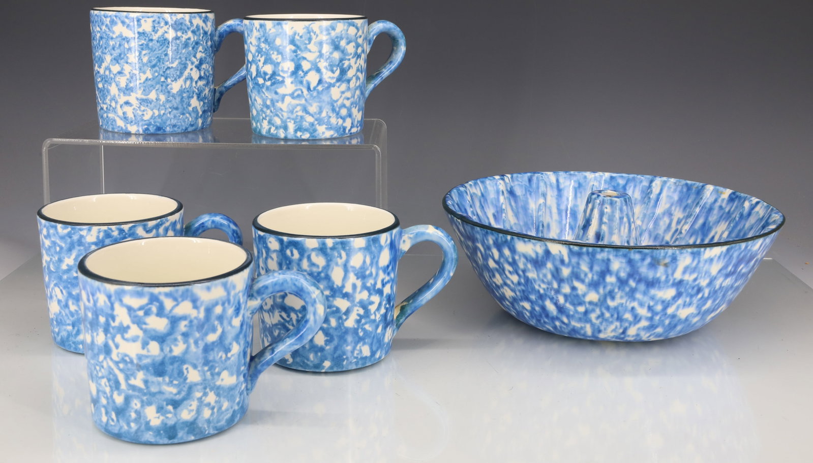 (5) STANGL MUGS AND FOOD MOLD: BLUE AND WHITE SPONGEWARE. MUGS STAMPED "STANGL" ON BOTTOM. MOLD IS 7 3/4" D. PLEASE READ CAREFULLY - ITEMS MUST BE PAID FOR THROUGH LIVE AUCTIONEERS OR WITH CASH OR CHECK IN PERSON - Terms for