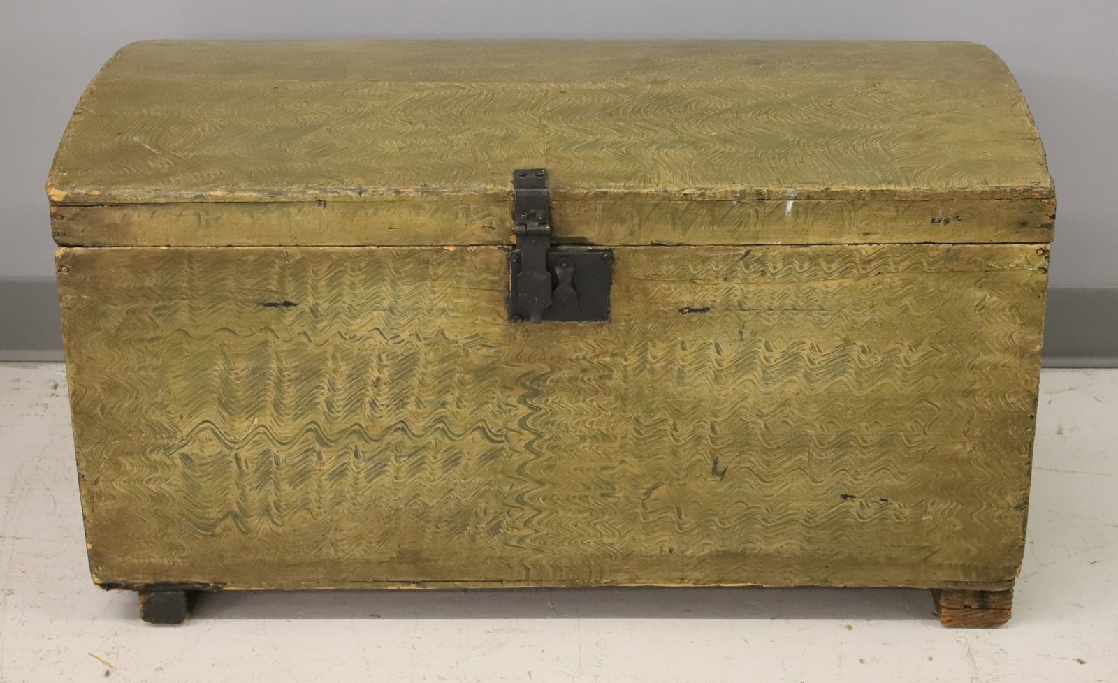 PAINT DECORATED WOODEN CHEST (1 of 10)