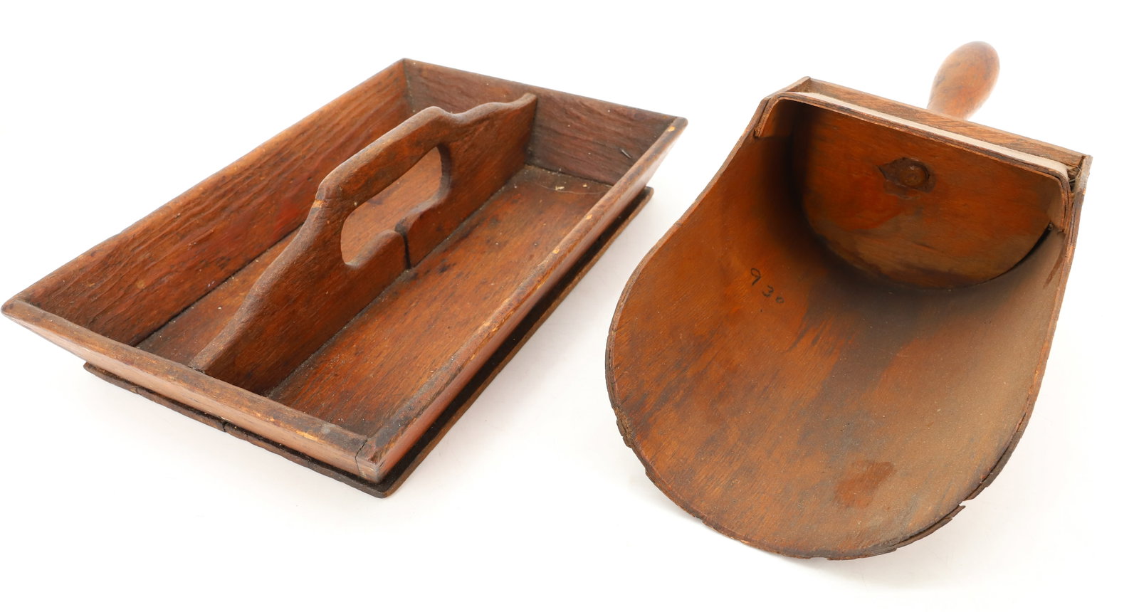 WOODEN SCOOP AND CUTLERY BOX: WOODEN SCOOP MRKD. "THE LAMINATE WOOD CO., CHICAGO, PAT. 1902". 13 3/4" L. WITH, CANTED SIDE CUTLERY BOX / CARRIER. 4" X 12 3/8" X 8 1/4". PLEASE READ CAREFULLY - ITEMS MUST BE PAID FOR THROUGH LIVE A