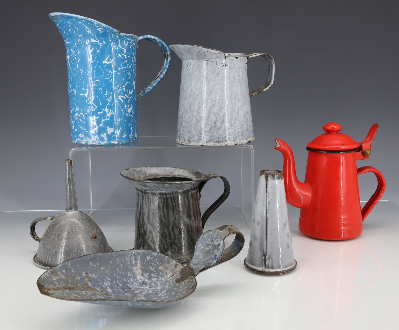 LOT OF VINTAGE AGATEWARE (1 of 6)