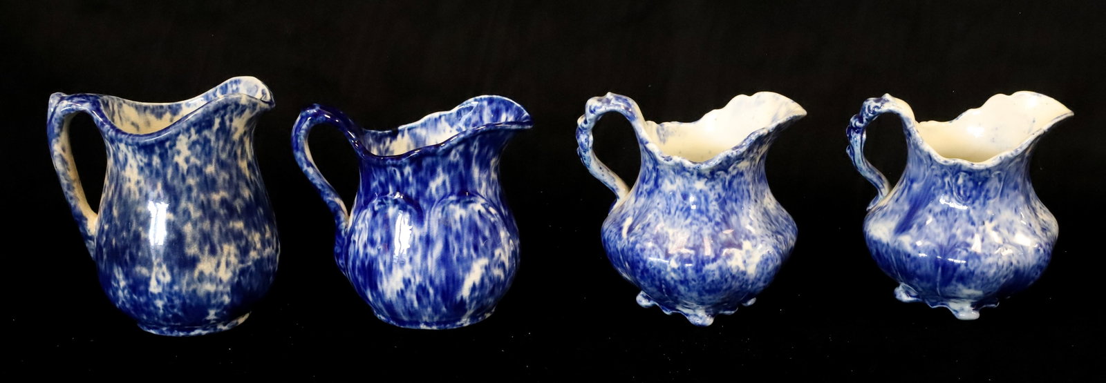 LOT OF (4) BLUE SPONGEWARE PITCHERS / CREAMERS (1 of 4)