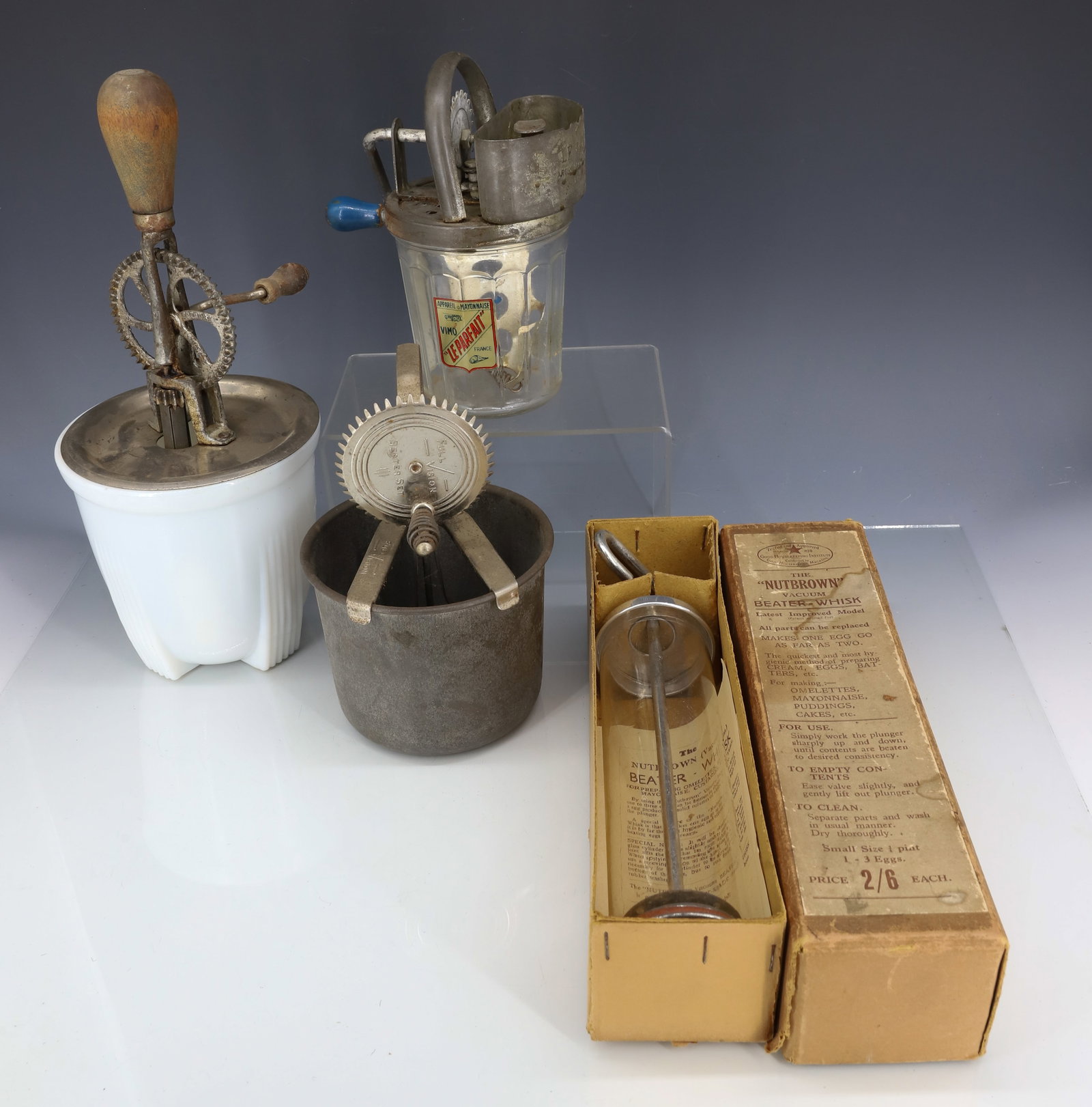 LOT OF VINTAGE KITCHEN MIXERS (1 of 9)