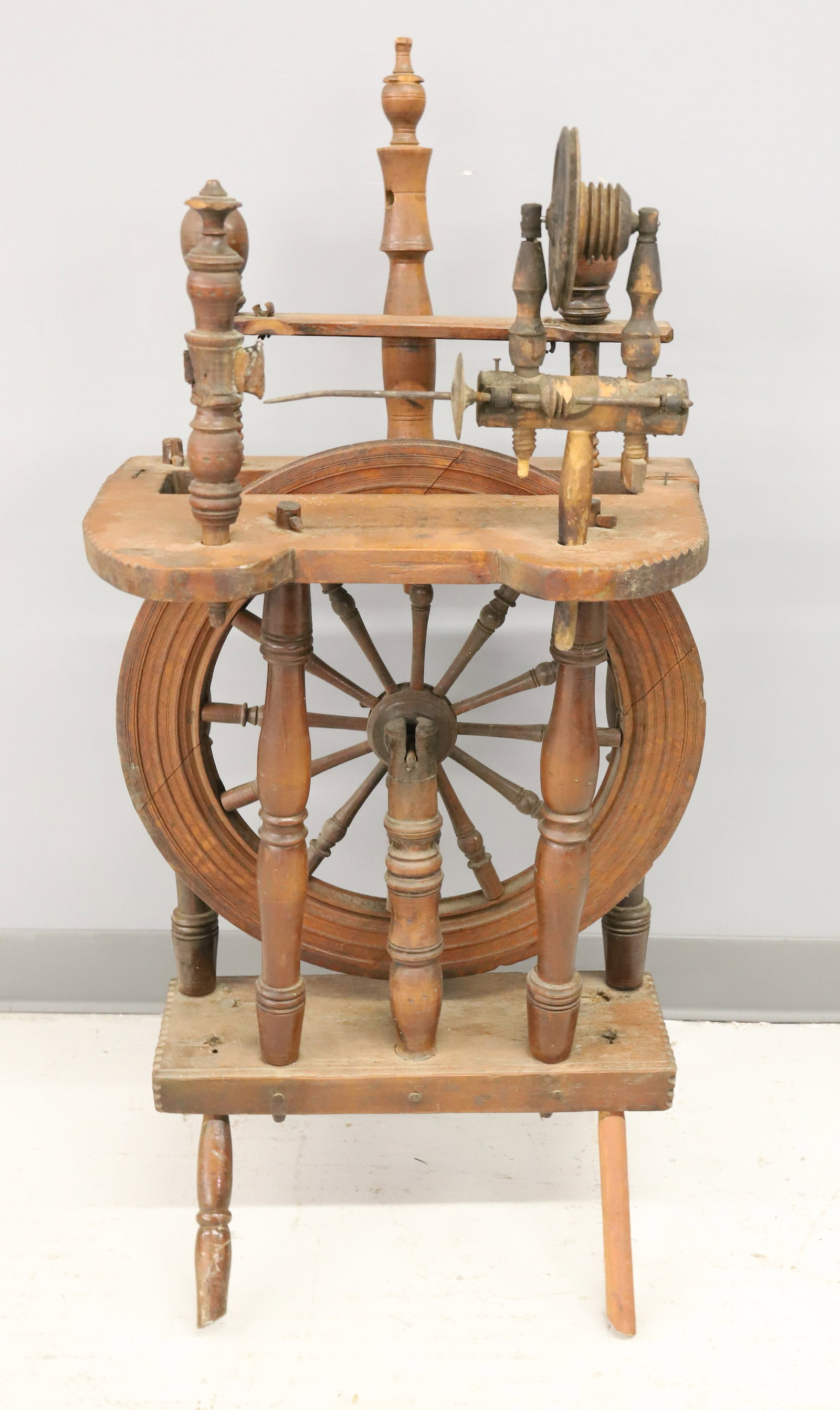 ANTIQUE VERTICAL SPINNING WHEEL (1 of 8)