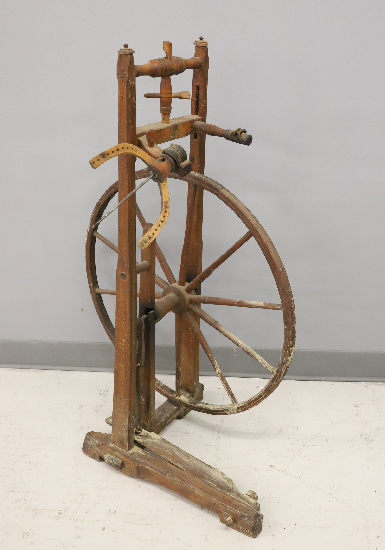 ANTIQUE VERTICAL SPINNING WHEEL (1 of 5)