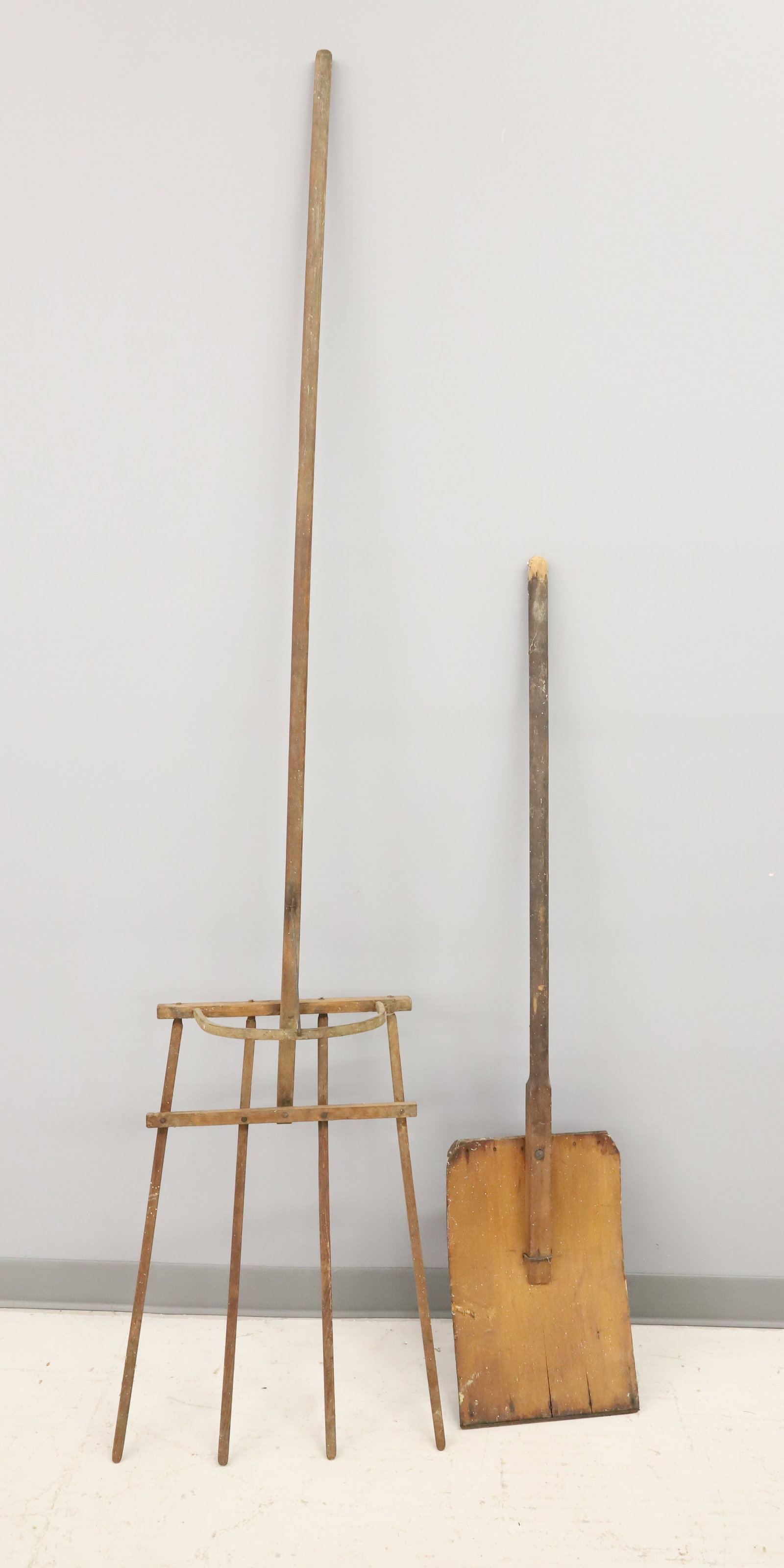 ANTIQUE HAY FORK AND GRAIN SHOVEL (1 of 4)