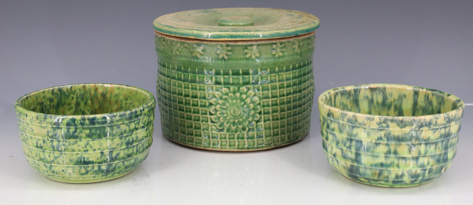 GREEN LIDDED CROCK AND TWO BOWLS (1 of 5)