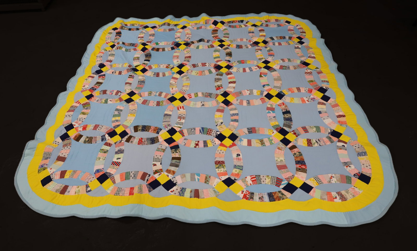 VINTAGE WEDDING RING QUILT (1 of 7)