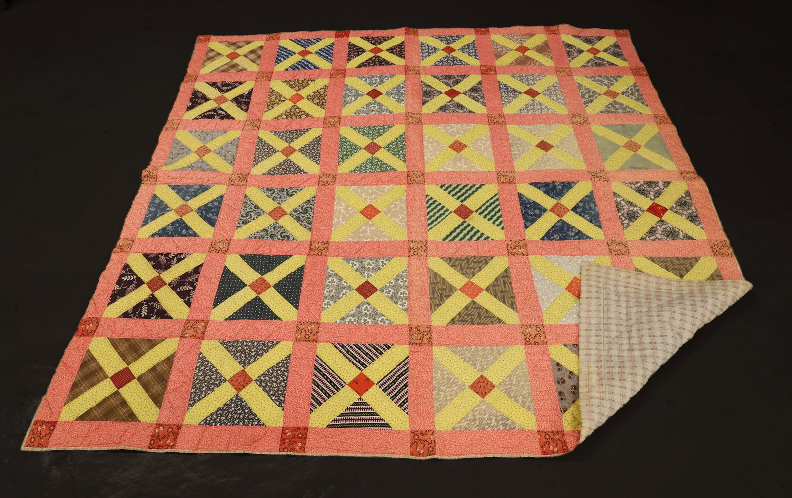 VINTAGE HANDMADE QUILT (1 of 6)