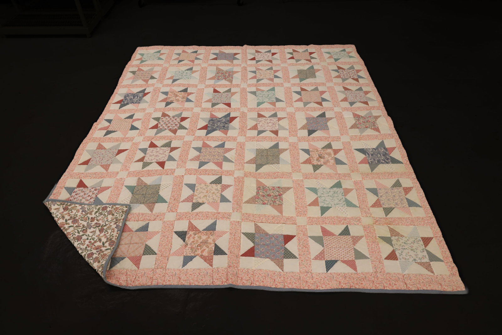 VINTAGE HANDMADE QUILT (1 of 7)