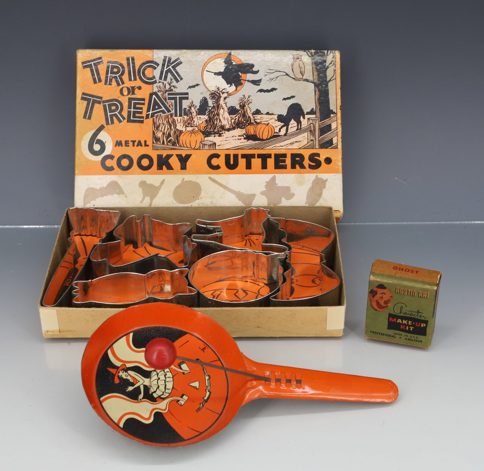 HALLOWEEN COOKIE CUTTERS, NOISEMAKER, MORE (1 of 4)