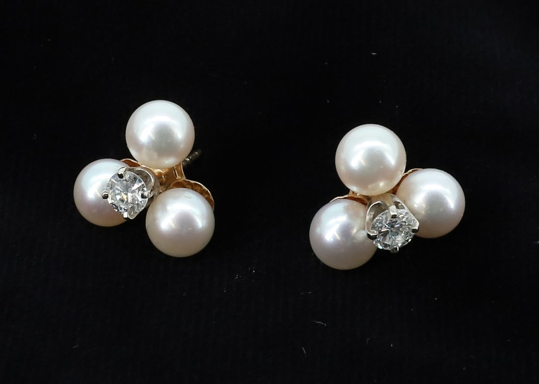14K GOLD / DIAMOND / PEARL EARRINGS: .15 DIAMONDS AND PEARL CLUSTERS. 2.65 DWT TOTAL WEIGHT. PLEASE READ CAREFULLY - ITEMS MUST BE PAID FOR THROUGH LIVE AUCTIONEERS OR WITH CASH OR CHECK IN PERSON - Terms for Purchasing and Shipping of