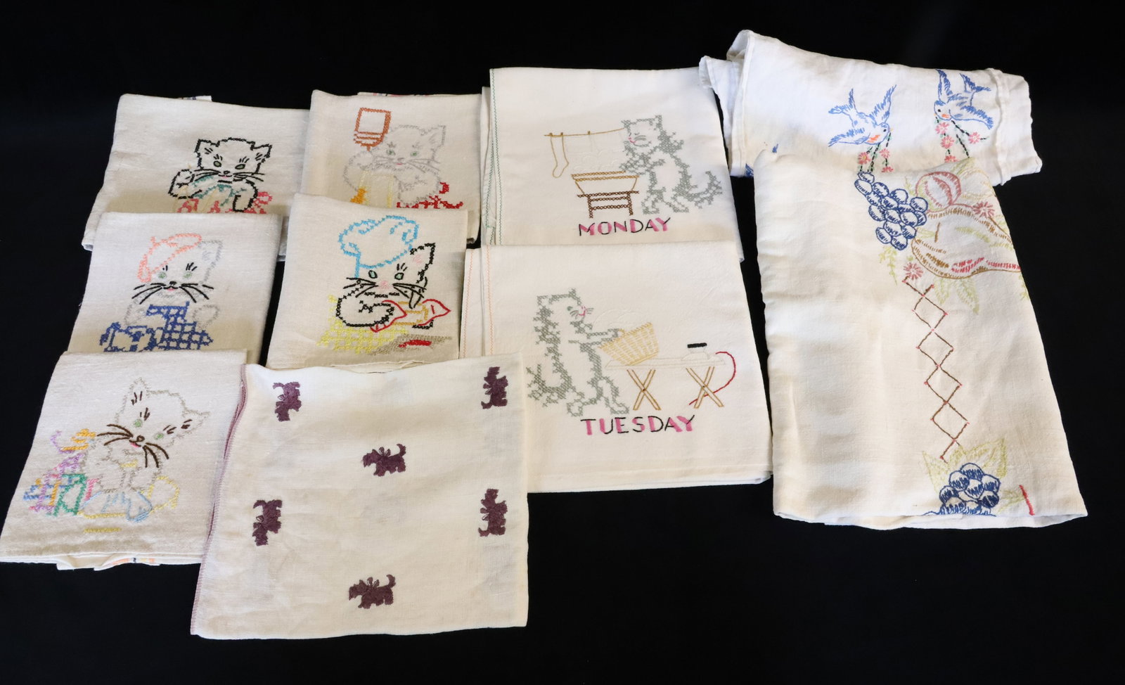 LOT OF VINTAGE TEXTILES (1 of 2)