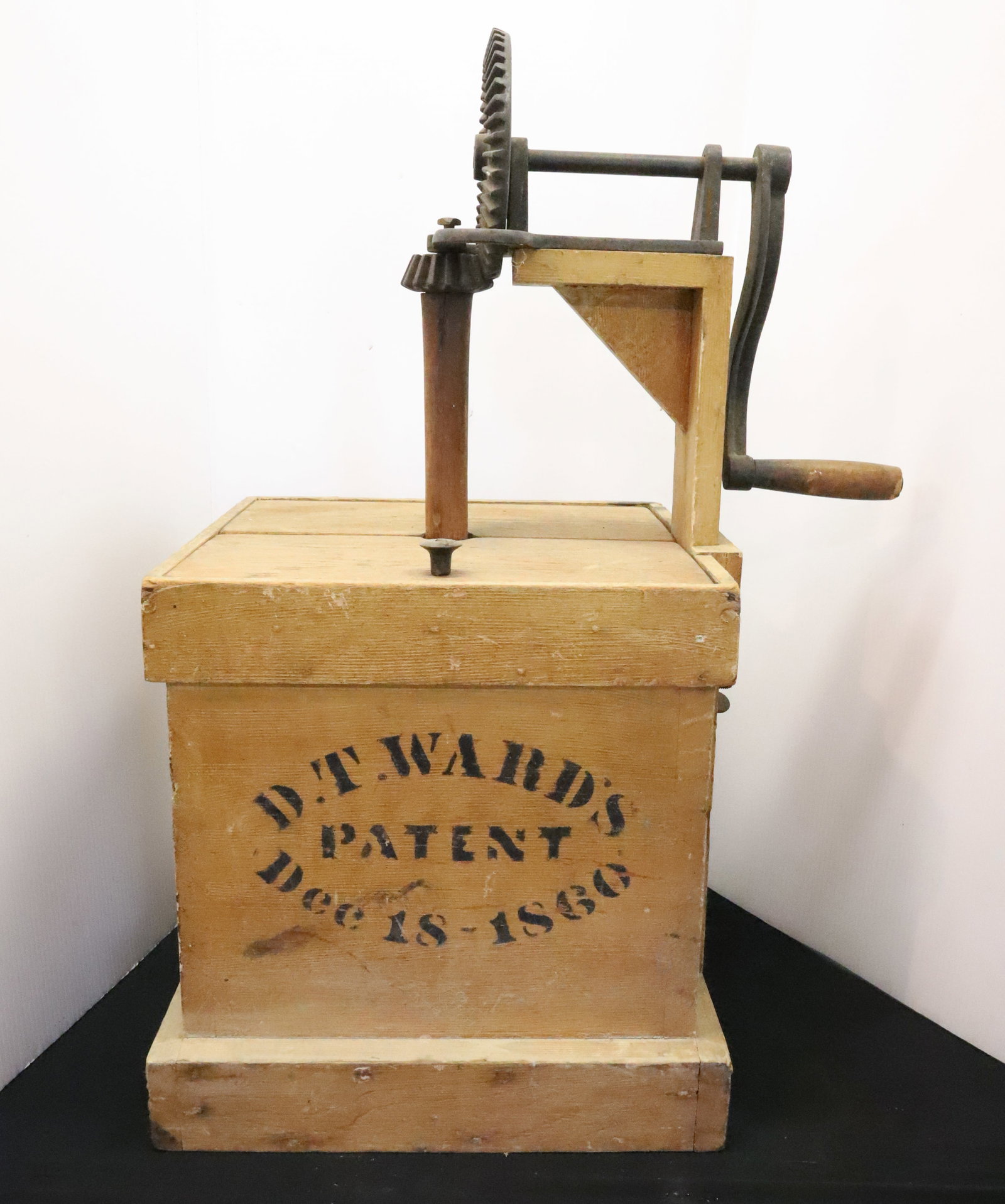 D.T. WARD'S PATENT WOODEN BUTTER CHURN (1 of 5)