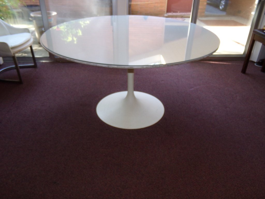 Knoll Modern Table: Knoll Associates modern round table 54" x 29"