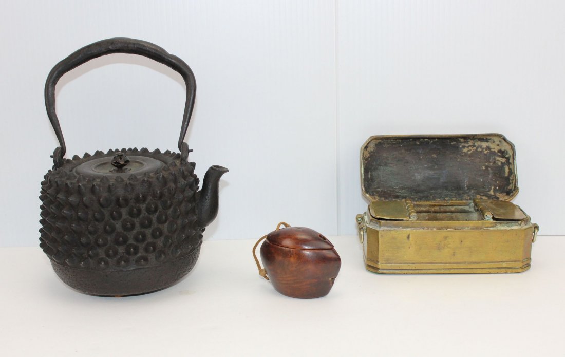 GROUP OF ASIAN ITEMSÂ : SIGNED METAL CHINESE TEA POT, WOODEN SNUFF BOX, AND BRASSÂ SECTIONAL BOX