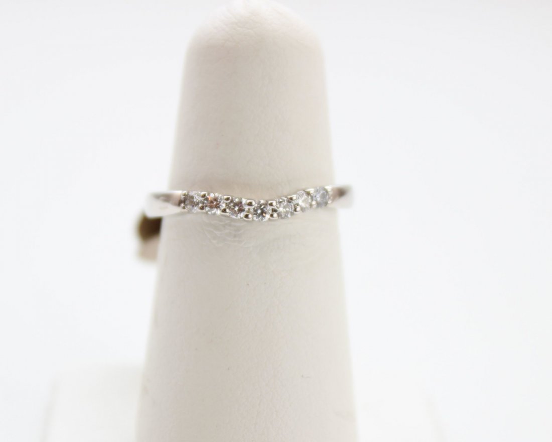 14K CURVED DIAMOND WEDDING BAND: SIZE 6 - 7 DIAMONDS @ .21 CT TW - GSI - 1.5DWT