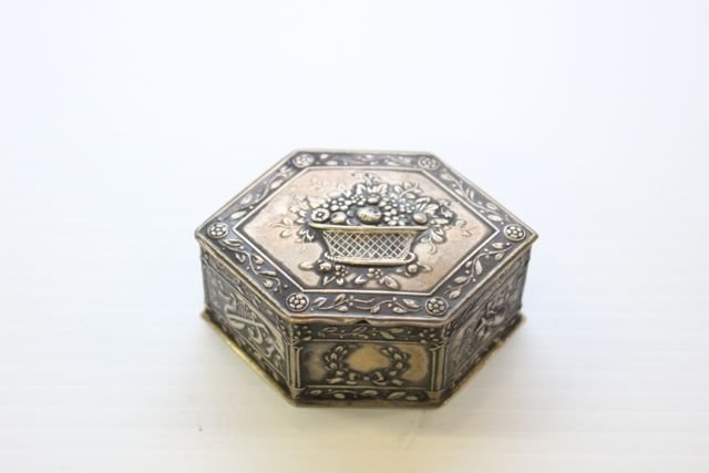 ENGLISH SILVER PILL BOX: ENGLISH SILVER PILL BOX HALLMARKS ON BOTTOM AND FLORAL DESIGN 2.17 OZT 3"