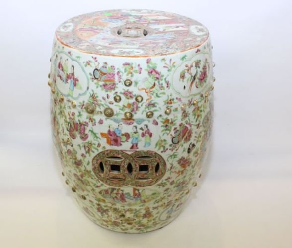 ROSE MEDALLION GARDEN SEAT: ROSE MEDALLION GARDEN SEAT EARLY PORCELAIN GARDEN SEAT 19"