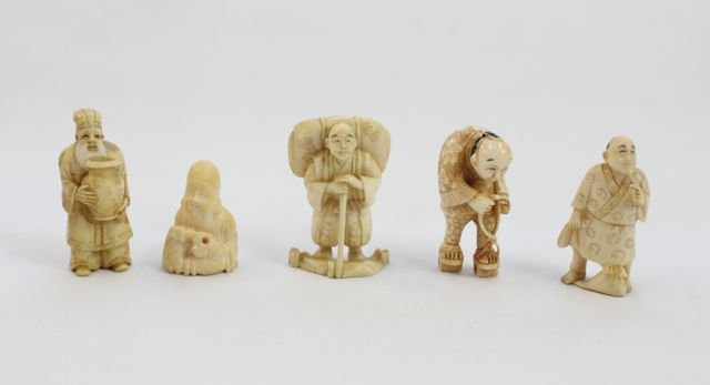 CARVED CHINESE NETSUKES: LOT OF 5 - MEN AND WOMEN FIGURES 1 1/4" TO 2 1/4"