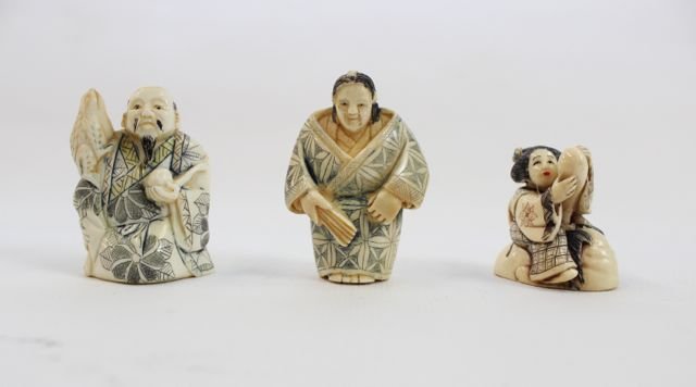 CARVED CHINESE NETSUKES: LOT OF 3 COLORED - GEISHA - MEN 1 1/2" TO 2"