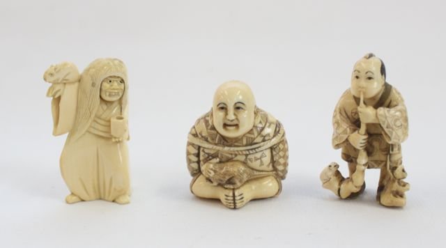 CARVED CHINESE NETSUKES: LOT OF 3 FIURES - ONE MOVEABLE FACE - WOMEN AND MEN 1 3/4" TO 2 1/4"