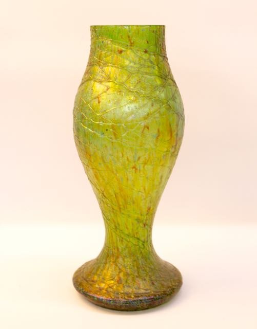 ART GLASS VASE: GREEN LOETZ QUALITY ART GLASS VASE. 13"