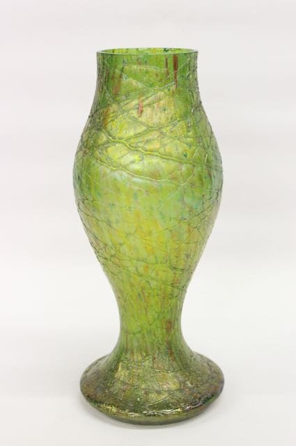 ART GLASS VASE (1 of 3)