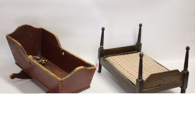 EARLY DOLL FURNITURE LOT (1 of 4)