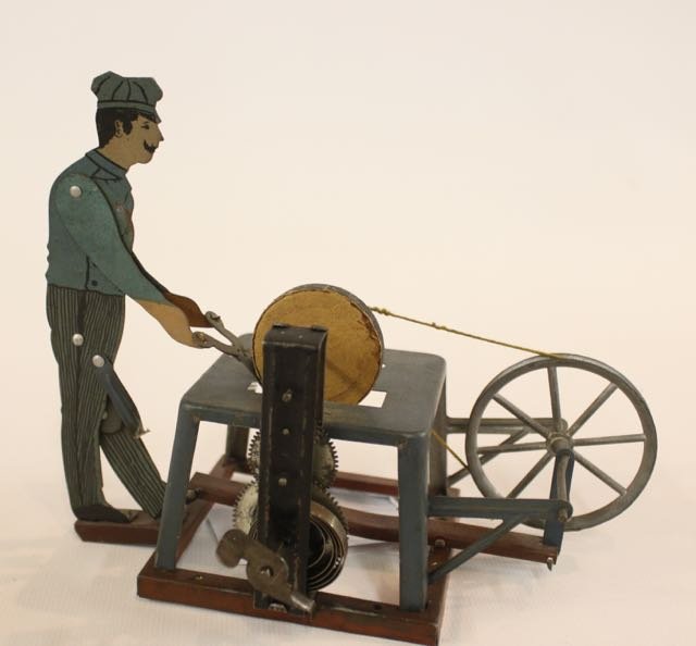 TIN WIND-UP TOY (1 of 3)