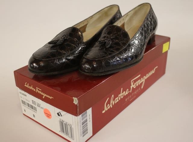 SALVATORE FERRAGAMO: LADIES SIZE 8 (B) - GEOMETRIC LEATHER SIZE 8 (B)