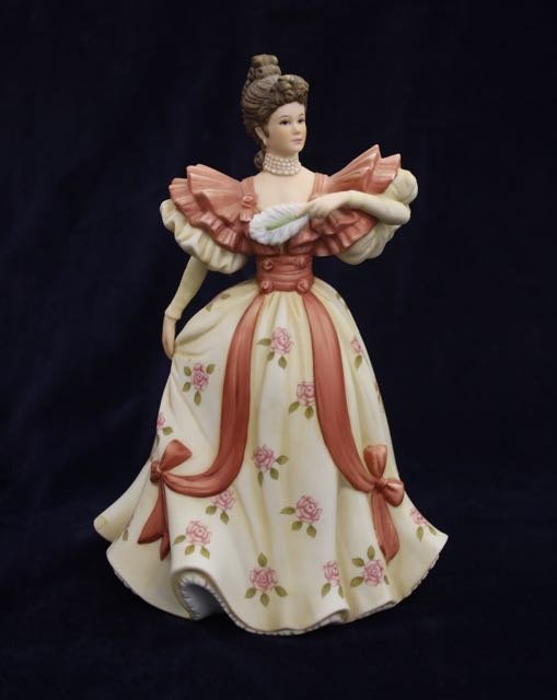 LENOX FIGURE (1 of 3)