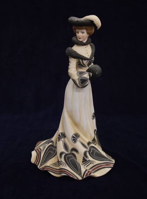 LENOX FIGURE (1 of 3)