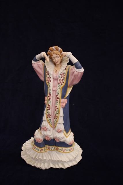 LENOX FIGURE (1 of 3)