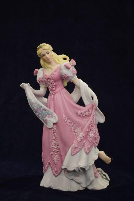 LENOX FIGURE (1 of 3)