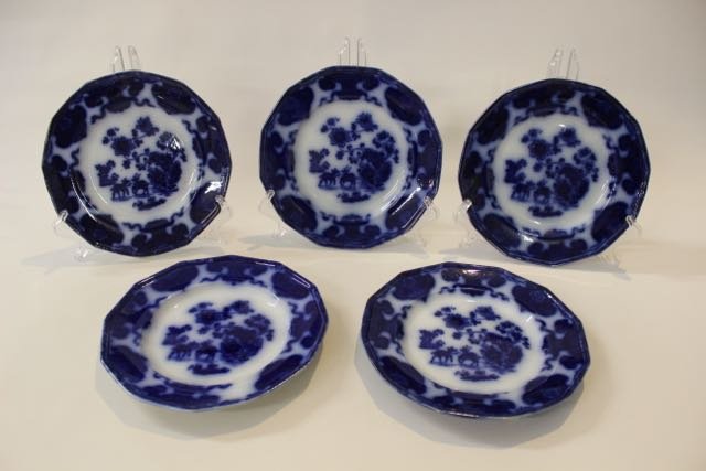 FLOW BLUE CASHMERE PLATES (1 of 2)