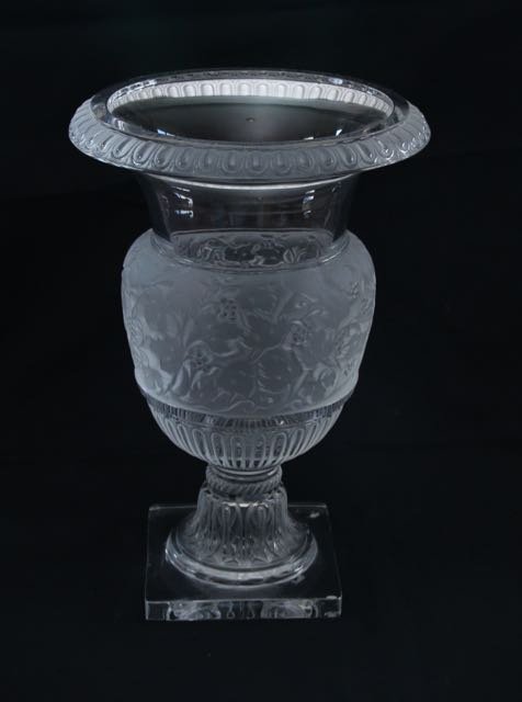 LALIQUE VERSAILLES URN (1 of 2)