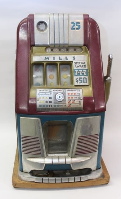 VINTAGE MILLS SLOT MACHINE (1 of 5)