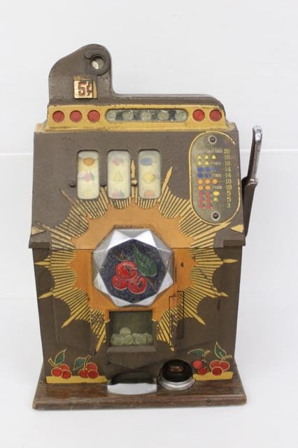 MILLS 5 CENT SLOT MACHINE (1 of 4)
