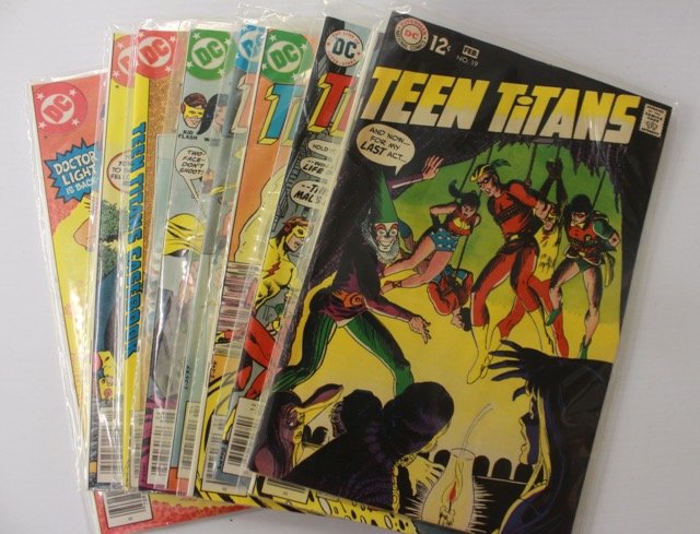 DC COMIC BOOK GROUP (1 of 5)