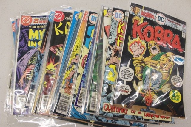 DC COMIC BOOK GROUP (1 of 4)