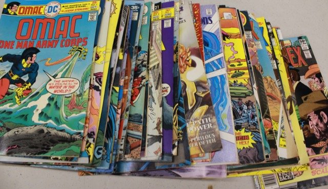 DC COMIC BOOK GROUP (1 of 4)