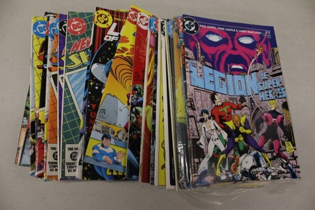 DC COMIC BOOK GROUP (1 of 3)