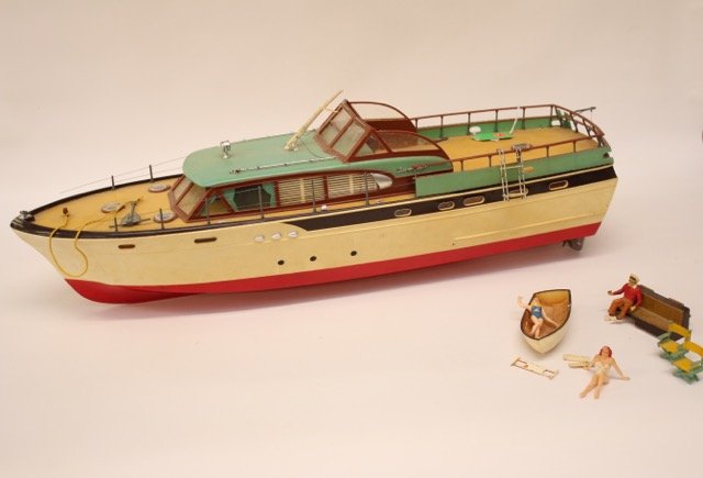 CHRIS-CRAFT TOY BOAT: JACKIE N.Y.Y.C." TOY BOAT WITH ACCESSORIES 30