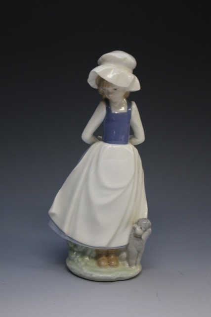 LLADRO FIGURE (1 of 3)