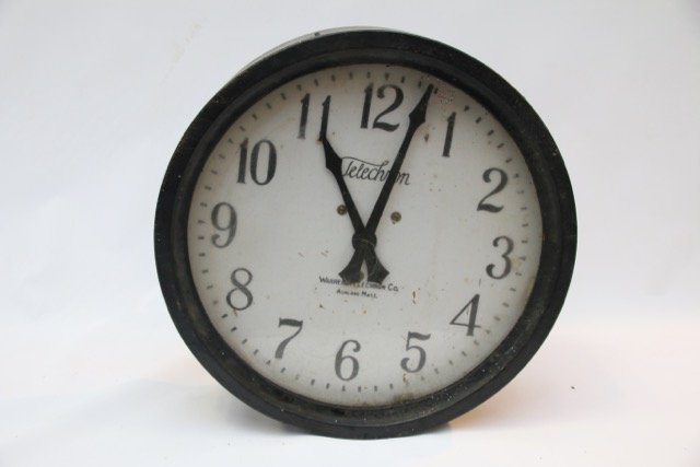 TELECHRON WALL CLOCK (1 of 2)