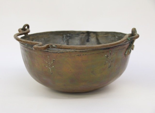 HAND CRAFTED COPPER POT (1 of 3)