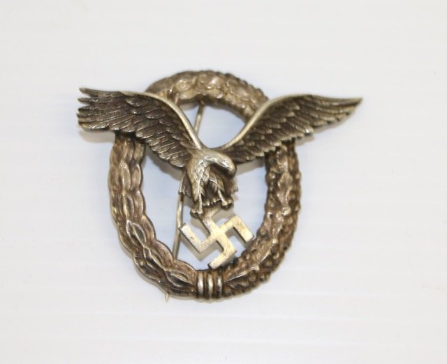 LATE WAR LUFTWAFFE PILOT AND OBSERVERS BADGE: UNSIGNED Dimensions: 2"